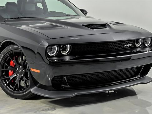 Used 2016 Dodge Challenger SRT Hellcat RWD image 2
