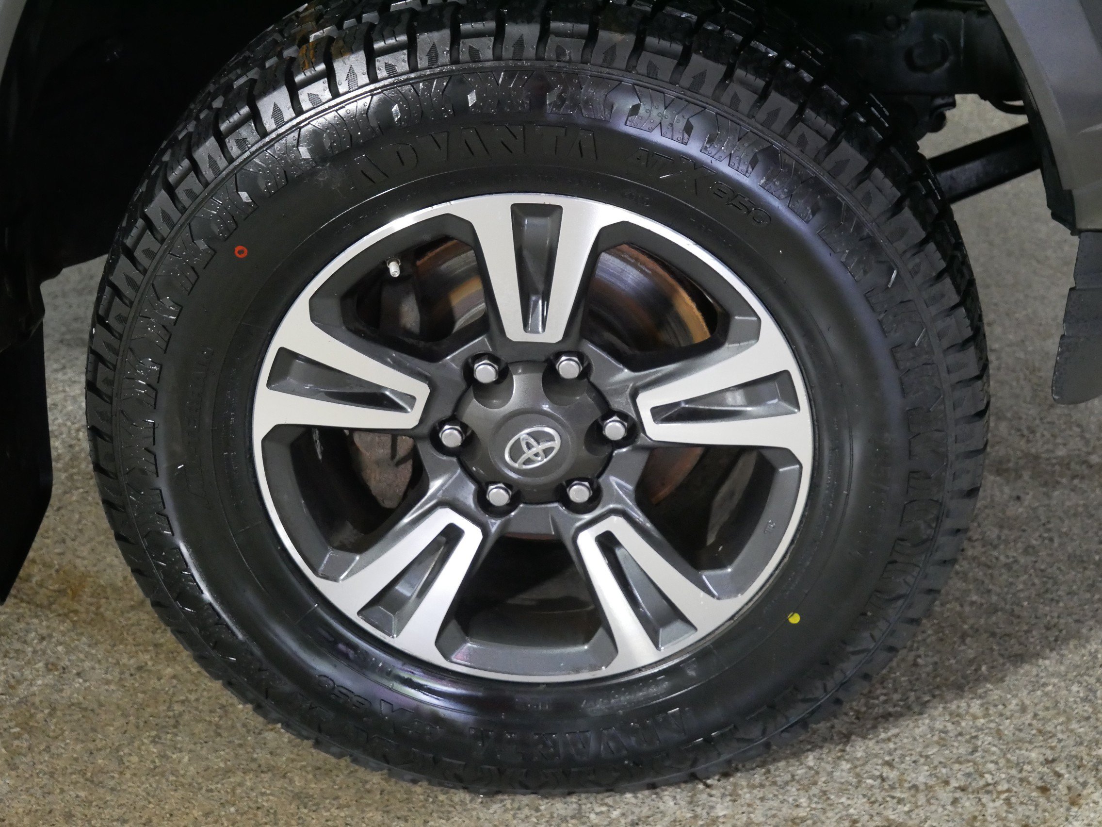 Used 2017 Toyota Tacoma TRD Sport w/ Tow Package (A/T) AWD/4WD image 15