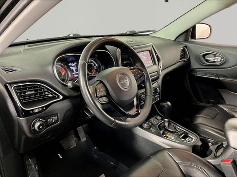Used 2019 Jeep Cherokee Latitude Plus AWD/4WD image 17