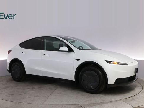 Used 2026 Tesla Model Y 2WD image 14
