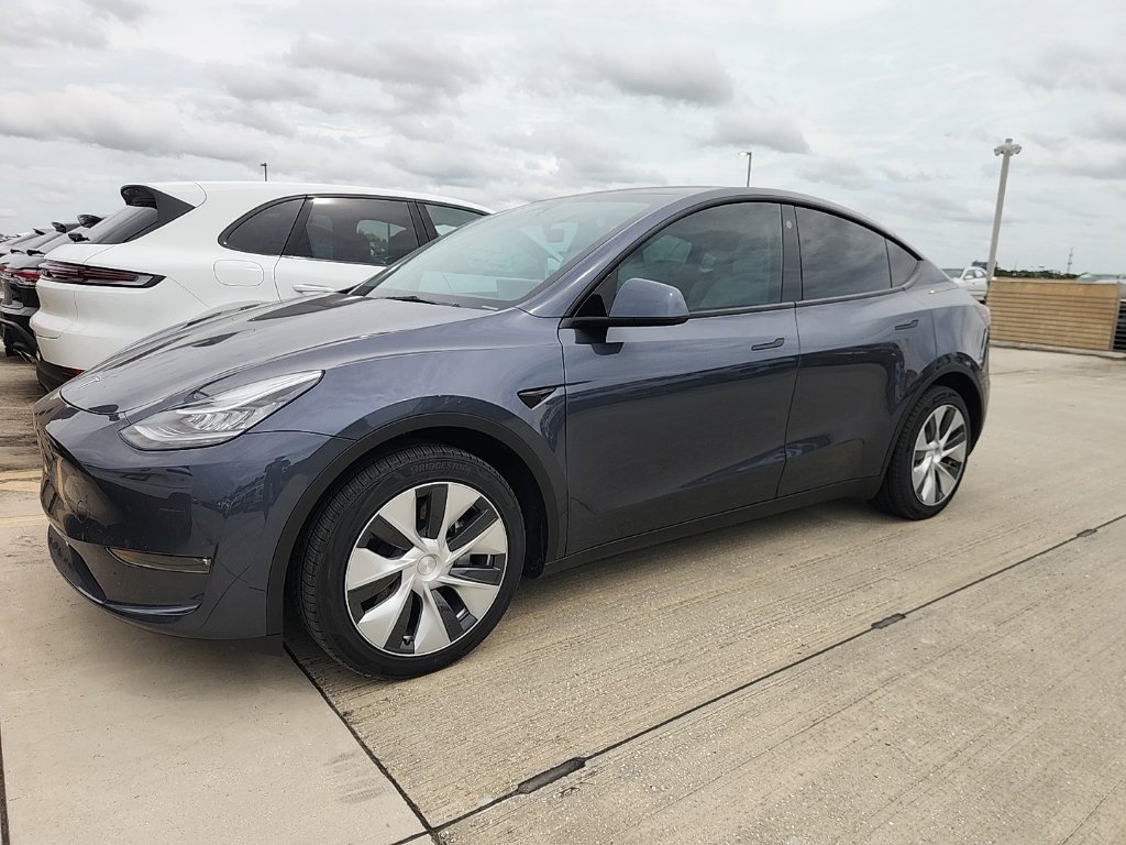 Used 2023 Tesla Model Y Long Range AWD/4WD image 1