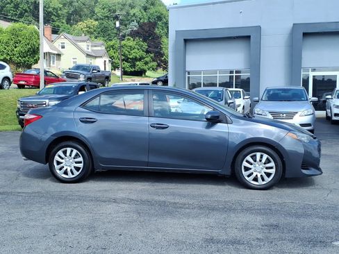 Used 2018 Toyota Corolla LE FWD image 2