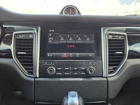 Used 2017 Porsche Macan image 16