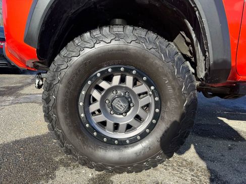 Used 2016 Toyota Tacoma SR image 18