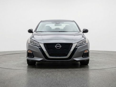 Used 2025 Nissan Altima 2.5 SV image 2