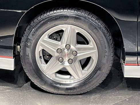 Used 2001 Chevrolet Monte Carlo SS w/ High Sport Appearance Pkg FWD image 9