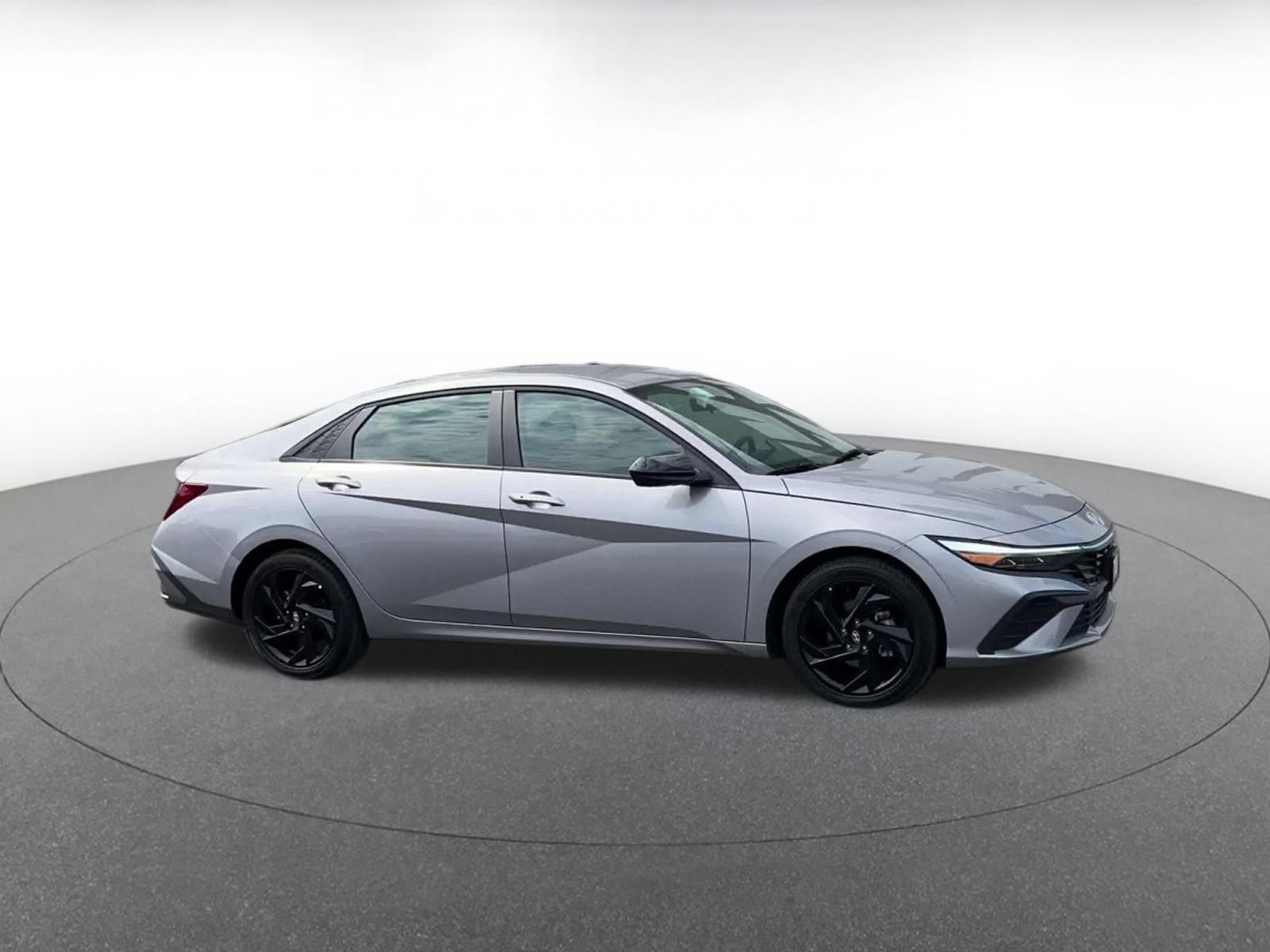 Used 2026 Hyundai Elantra Sport FWD image 2