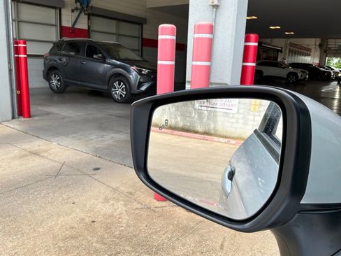 Used 2025 Nissan Versa SV FWD image 18