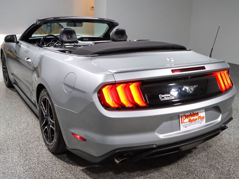 Used 2022 Ford Mustang Premium RWD image 9