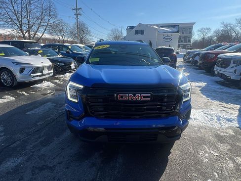 Used 2026 GMC Terrain Elevation w/ Elevation Premium Package image 2