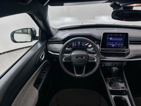 Certified 2025 Jeep Compass Sport image 27