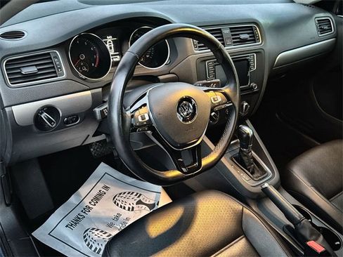 Used 2017 Volkswagen Jetta SE image 10