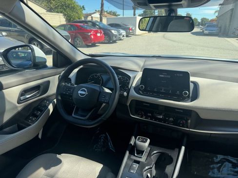 Used 2025 Nissan Rogue SV image 36