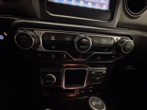 Used 2022 Jeep Wrangler Willys image 12