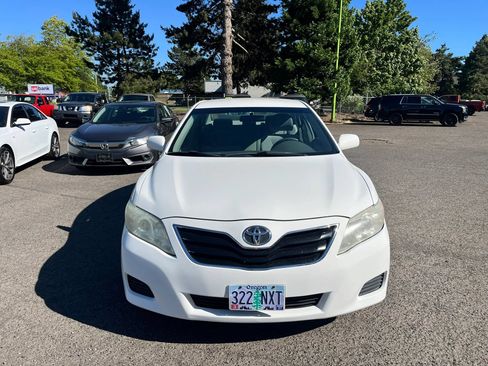 Used 2010 Toyota Camry XLE FWD image 8