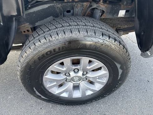Used 2019 Toyota Tacoma TRD Sport AWD/4WD image 11