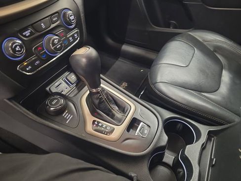 Used 2015 Jeep Cherokee Limited AWD/4WD image 23