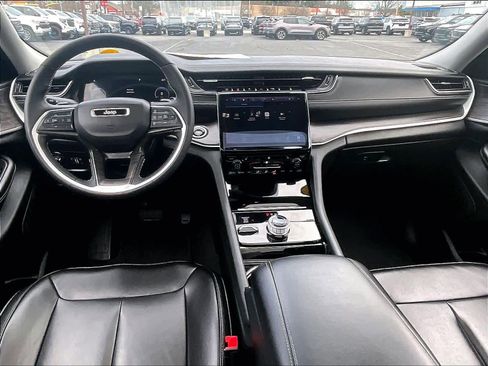 Used 2023 Jeep Grand Cherokee L Limited w/ Black Appearance Package image 21