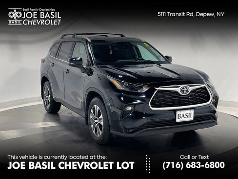 Used 2023 Toyota Highlander XLE image 1