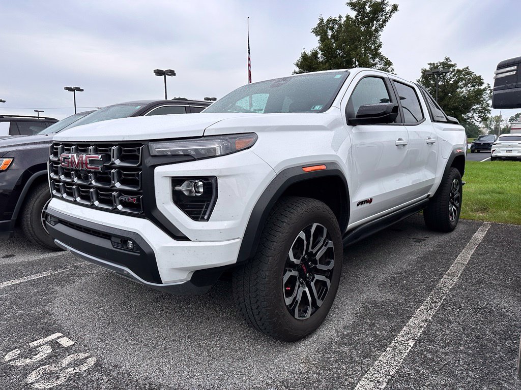 Used 2025 GMC Canyon AT4 w/ Nightfall Edition AWD/4WD image 2