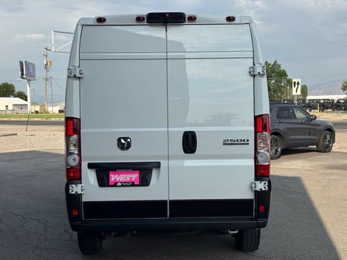 Used 2024 RAM ProMaster 2500 w/ Convenience Group FWD image 7