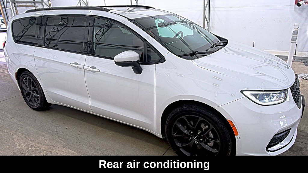 Used 2023 Chrysler Pacifica Touring-L w/ S Appearance Package AWD/4WD image 3