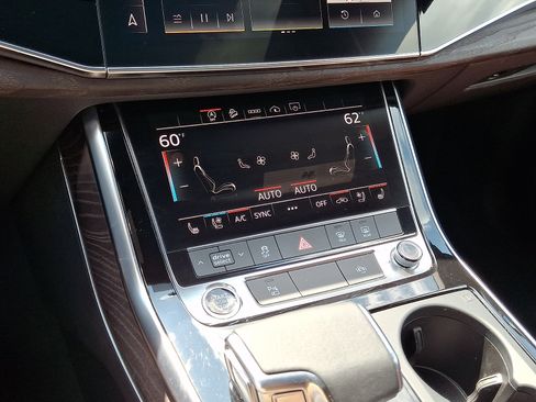 Used 2021 Audi Q8 Premium Plus w/ Premium Plus Package AWD/4WD image 17