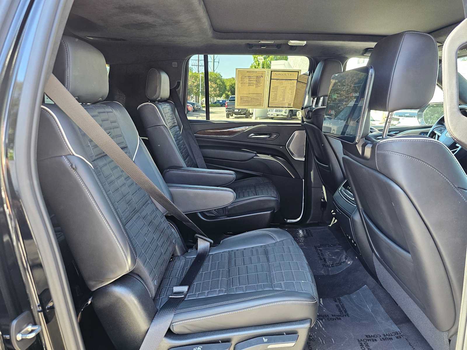 Certified 2024 Cadillac Escalade ESV Premium Luxury Platinum AWD/4WD image 12