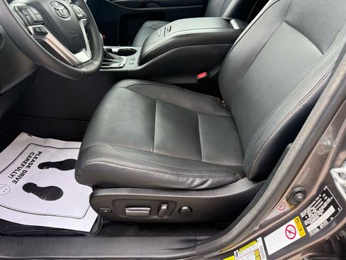 Used 2015 Toyota Highlander Limited AWD/4WD image 11