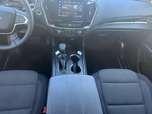 Used 2023 Chevrolet Traverse LT image 28