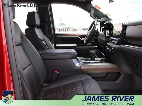 Used 2023 Chevrolet Silverado 1500 High Country w/ Technology Package AWD/4WD image 9