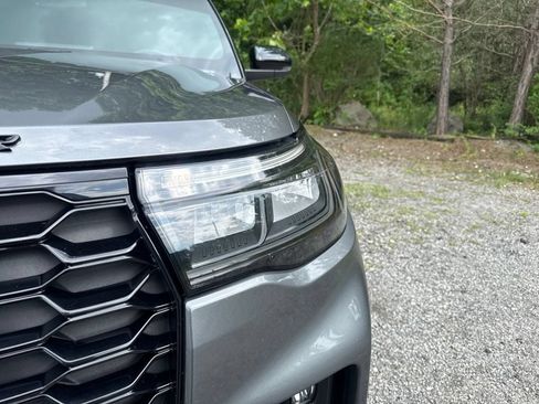 Used 2025 Ford Explorer ST AWD/4WD image 3