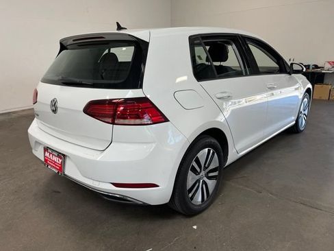 Used 2018 Volkswagen e-Golf SE FWD image 3