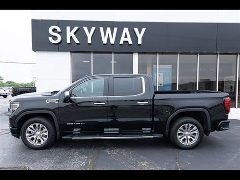 Used 2025 GMC Sierra 1500 Denali w/ Technology Package AWD/4WD image 2