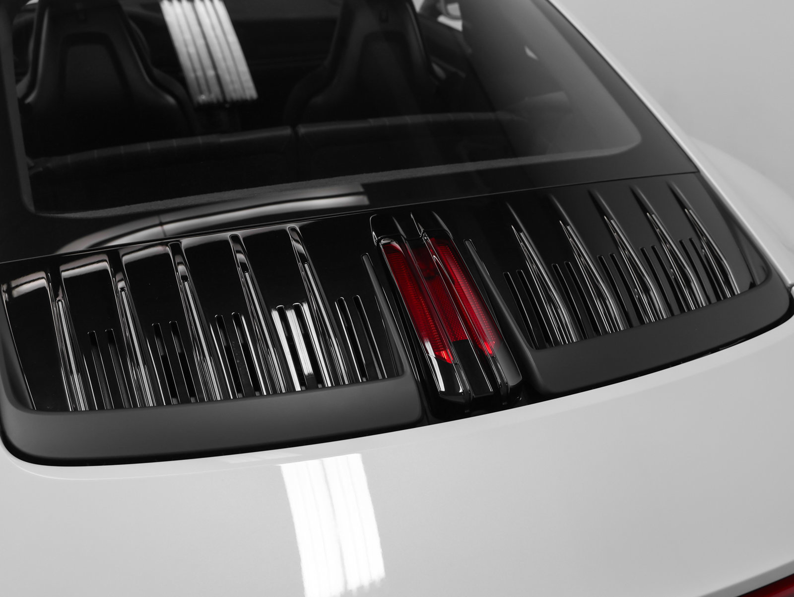 Certified 2025 Porsche 911 Carrera T RWD image 19