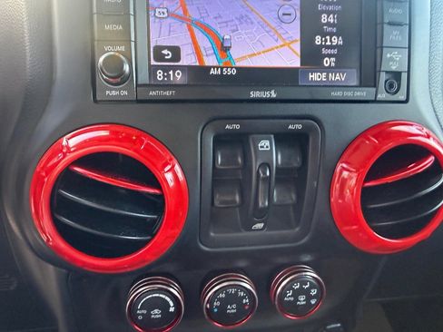Used 2018 Jeep Wrangler Unlimited Rubicon AWD/4WD image 34
