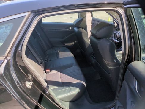 Used 2018 Honda Accord Touring image 13
