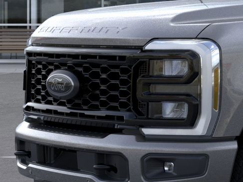 New 2026 Ford F250 Lariat w/ Black Appearance Package image 39