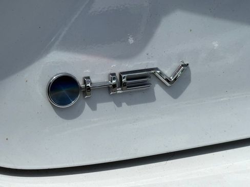 Used 2025 Toyota Camry SE FWD image 11