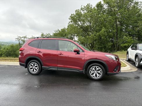 Certified 2023 Subaru Forester Premium AWD/4WD image 7