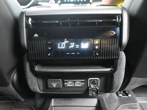 Used 2023 Jeep Wagoneer Series II AWD/4WD image 50