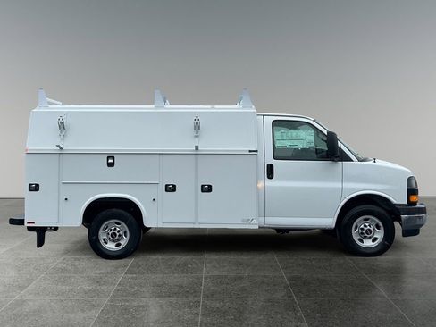 New 2025 GMC Savana 3500 w/ Power Convenience Package image 8