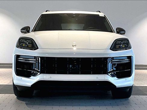 Used 2025 Porsche Cayenne Turbo image 13