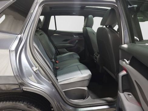 Used 2025 Volkswagen Tiguan SE R-Line AWD/4WD image 32