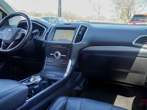 Used 2019 Ford Edge Titanium w/ Equipment Group 301A image 17