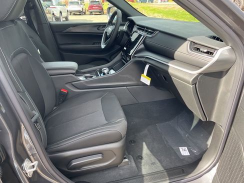 New 2025 Jeep Grand Cherokee Laredo X image 11