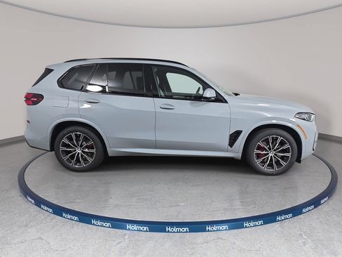 New 2026 BMW X5 xDrive40i w/ M Sport Package AWD/4WD image 4