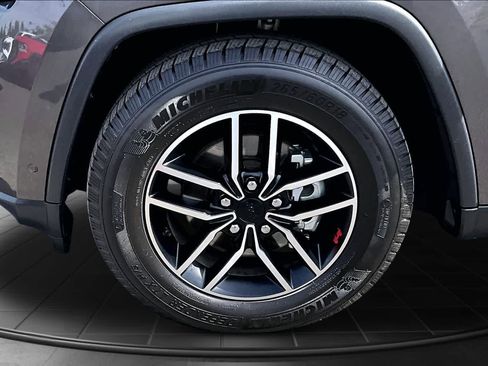 Used 2020 Jeep Grand Cherokee Trailhawk AWD/4WD image 8