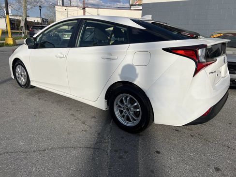 Used 2021 Toyota Prius LE image 5