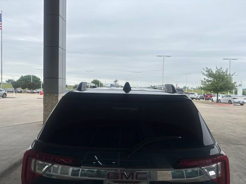 Used 2020 GMC Acadia SLT FWD image 16